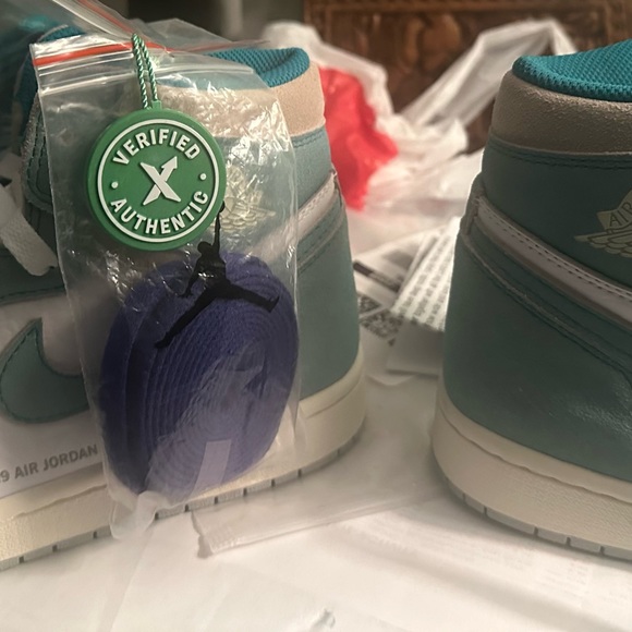 Jordan 1 Retro High - Picture 2 of 2